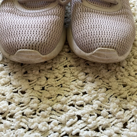 🏃🏼‍♀️ Nike Tanjun Sneakers 🏃🏼‍♀️ - Picture 4 of 10